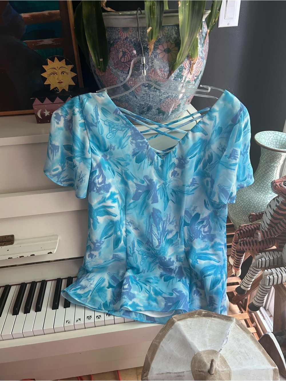 Vintage Y2K Tradition Blue Floral Criss Cross V Neck Flutter Sleeve Blouse M